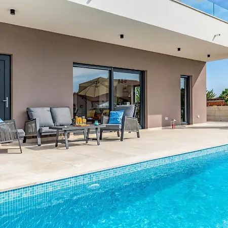 Holiday home Gorgeous In Valbandon