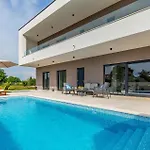 Lovely In Fazana * Valbandon